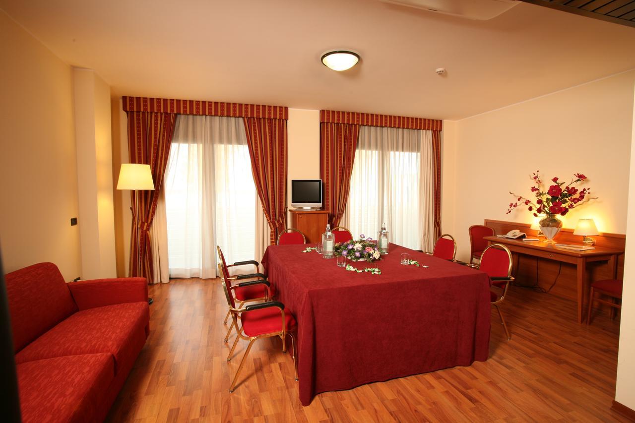 Hotel Executive Meeting & Events 4*