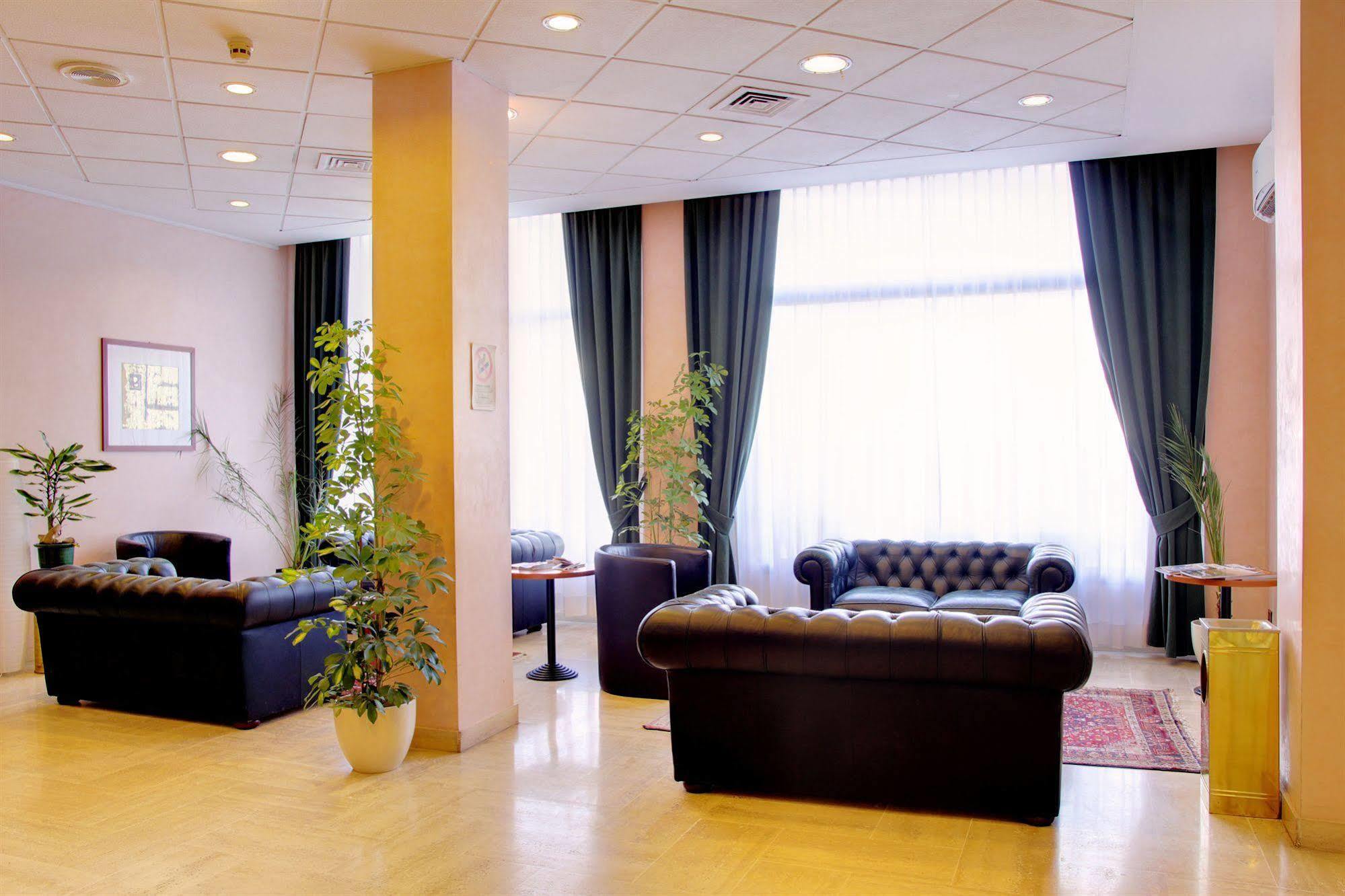 Hotel Executive Meeting & Events 4*